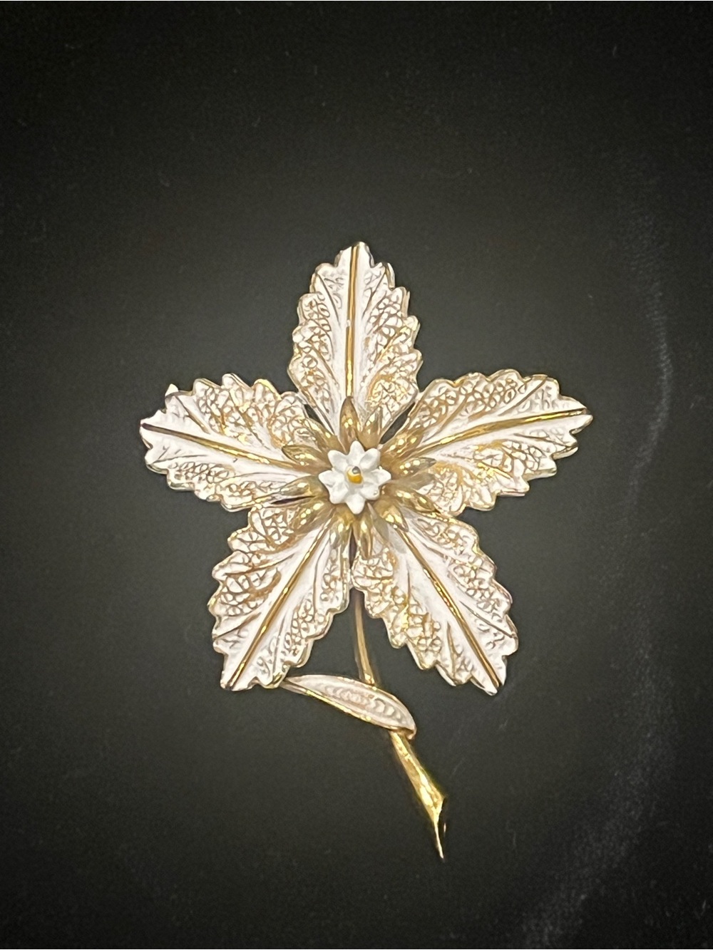 Vintage Arthur Pepper Enamel Flower Brooch Gold Tone White - Picture 3 of 6